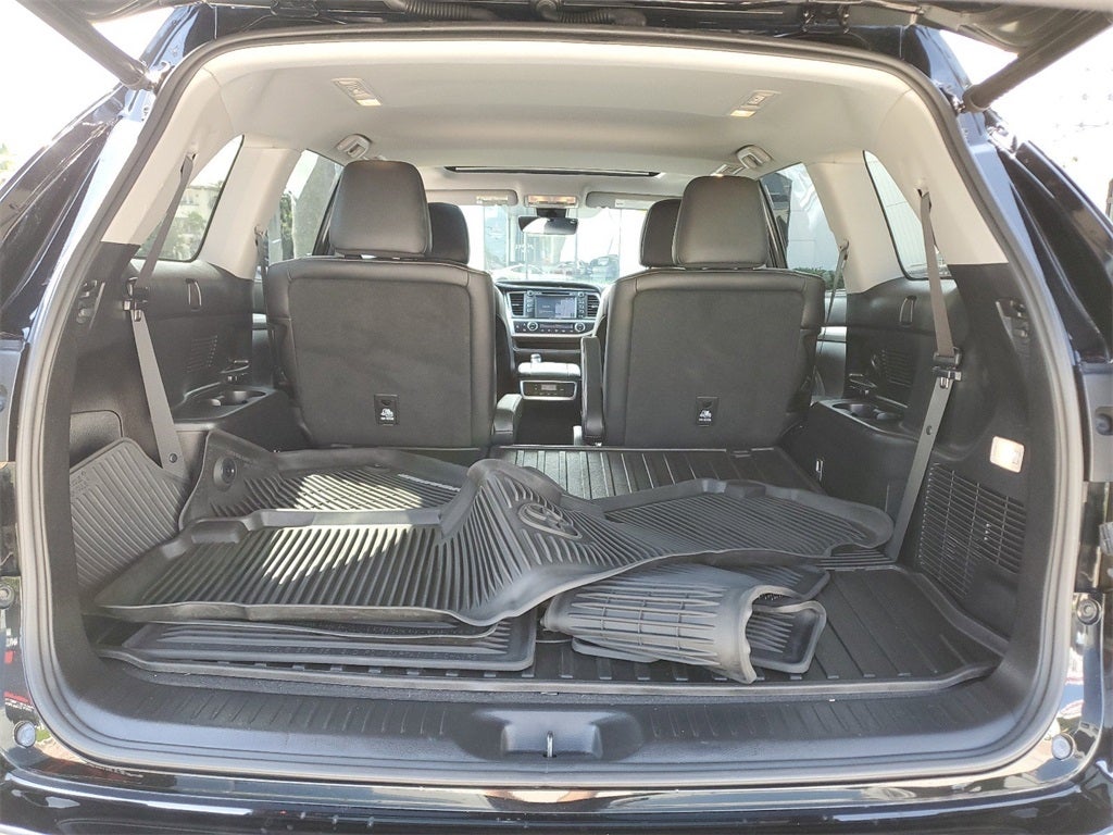 2019 Toyota Highlander XLE SUNROOF + PWR SEATS